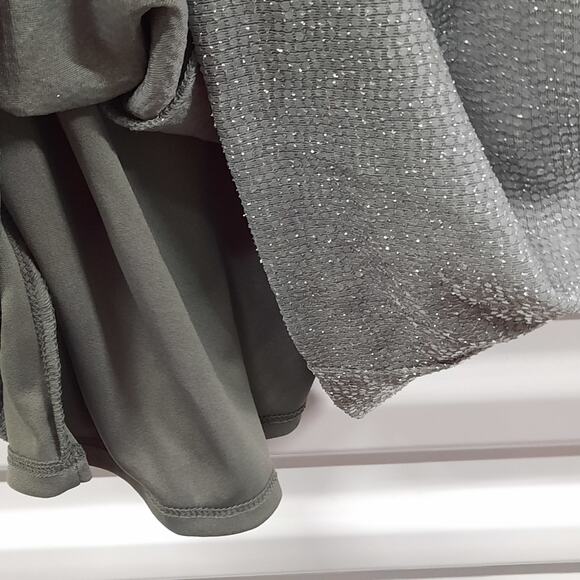 Vince Camuto Womens Cocktail Dress Size 2 Silver Metallic Sequin Long Sleeve - Picture 13 of 13